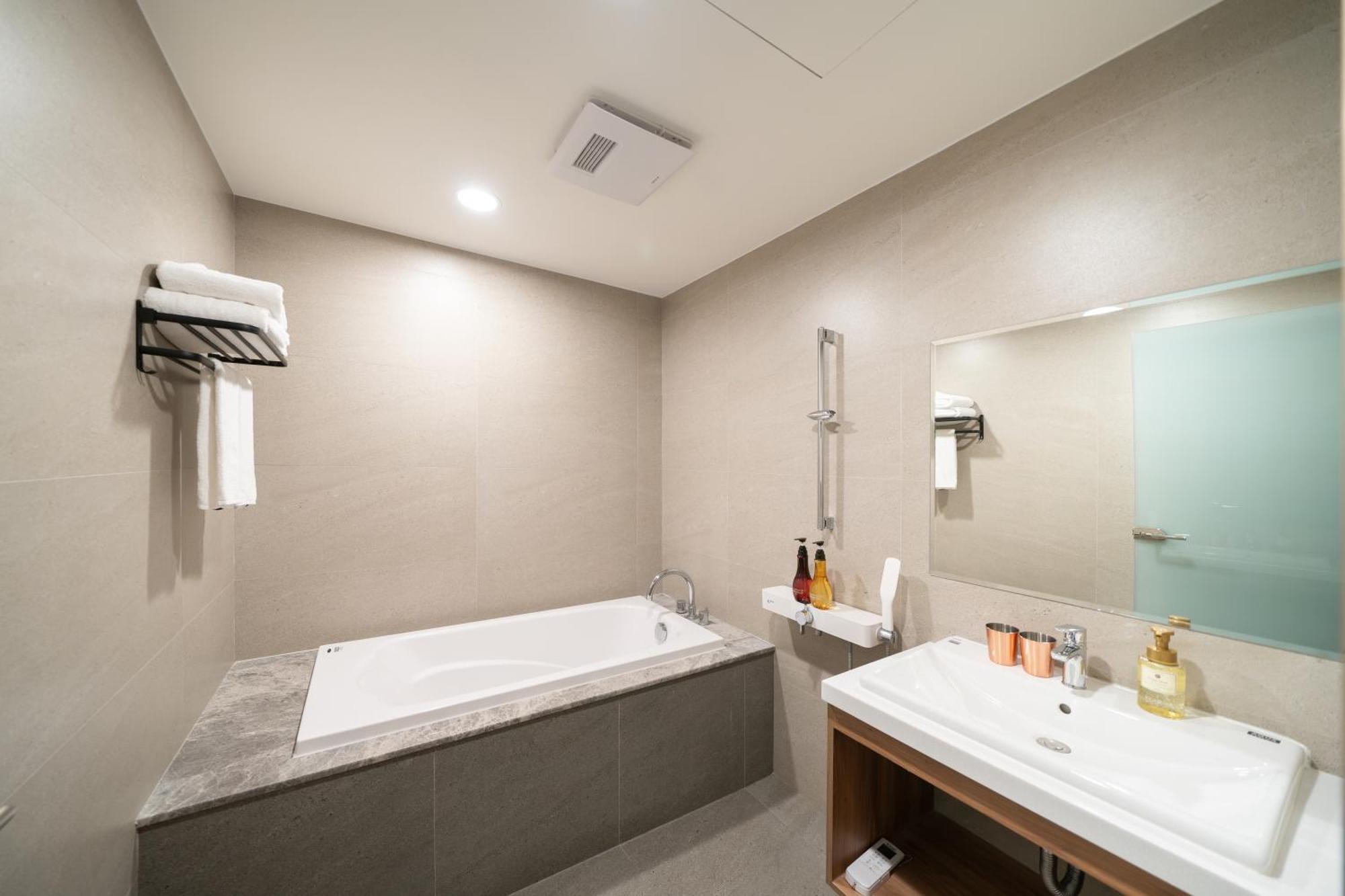 禾淞津別邸 Kashotsu Bettei Apartment Taichung Exterior photo